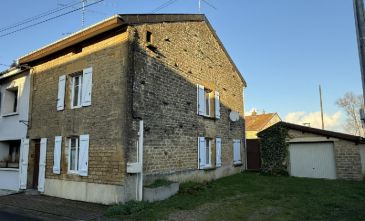 Charmante maison trois façades à rafraîchir